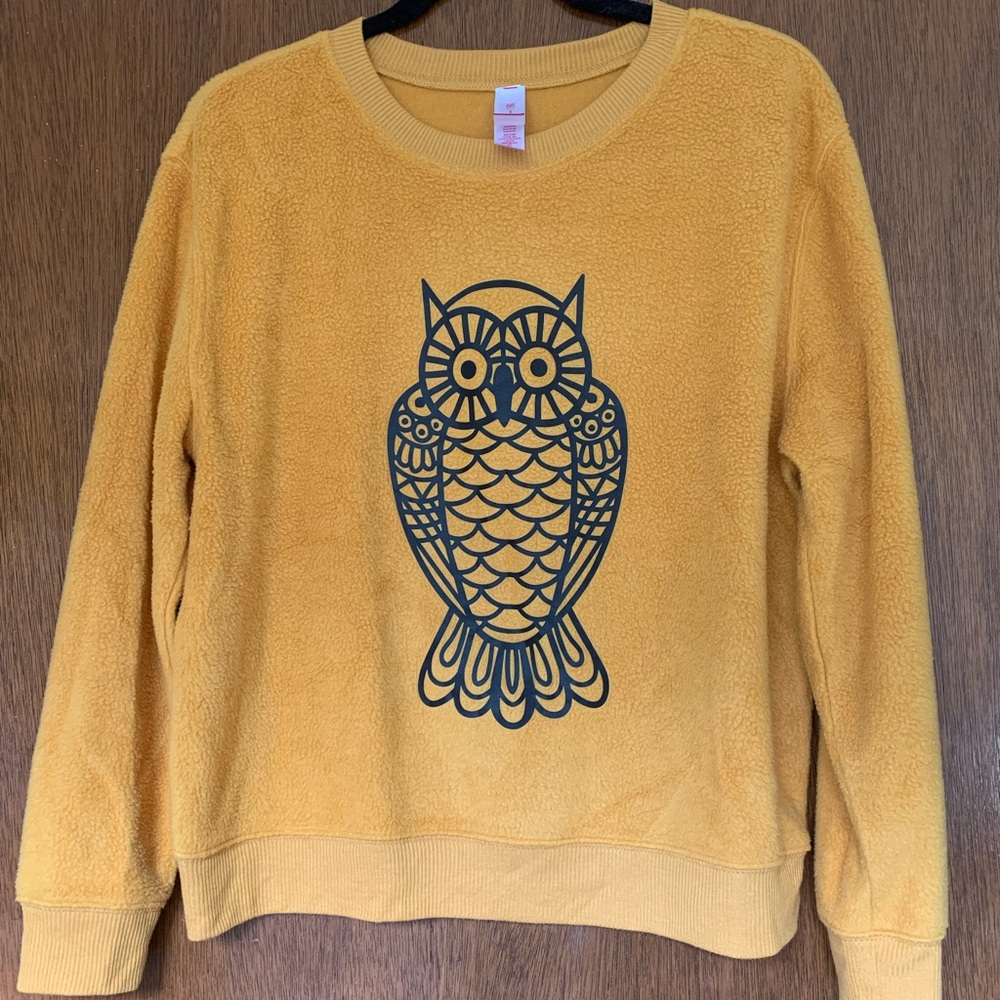 Warm and fuzzy sweatshirt with owl print